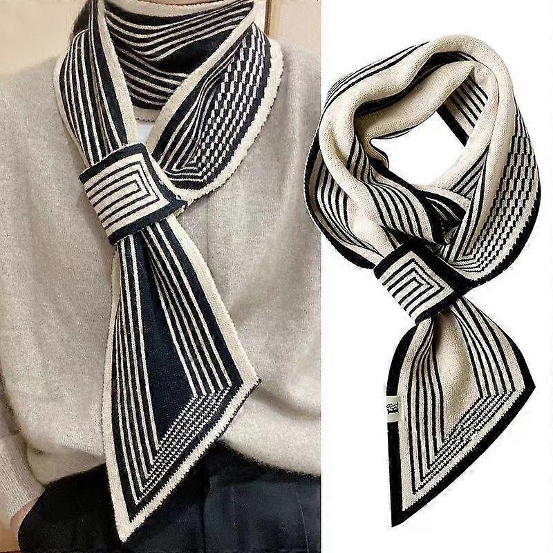 Women's Knitted Wool Scarf - Plaid Design