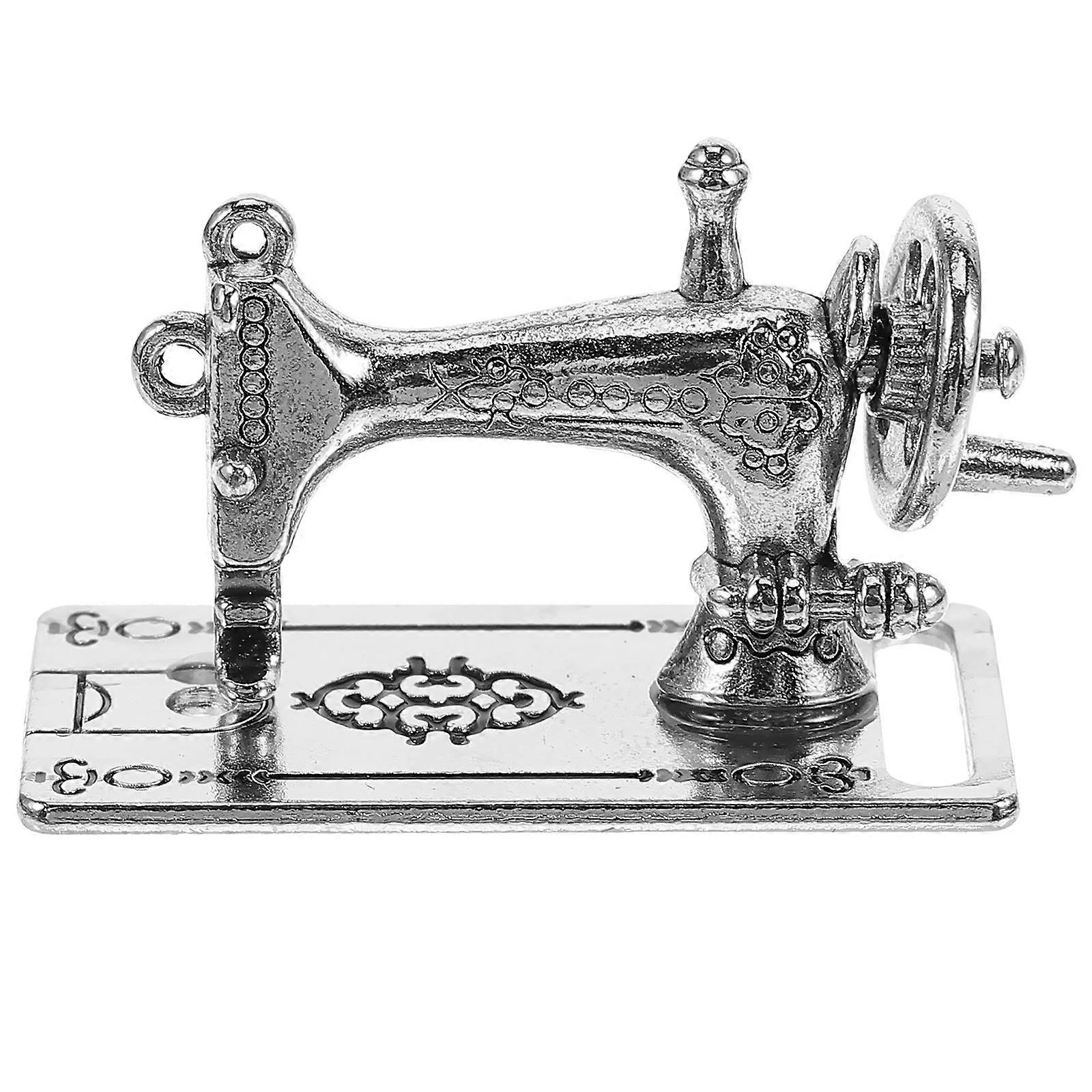 Compact Mini Sewing Machine Head 2Pcs Designed For DIY Model Making Retro Appearance For Room Box Decoration