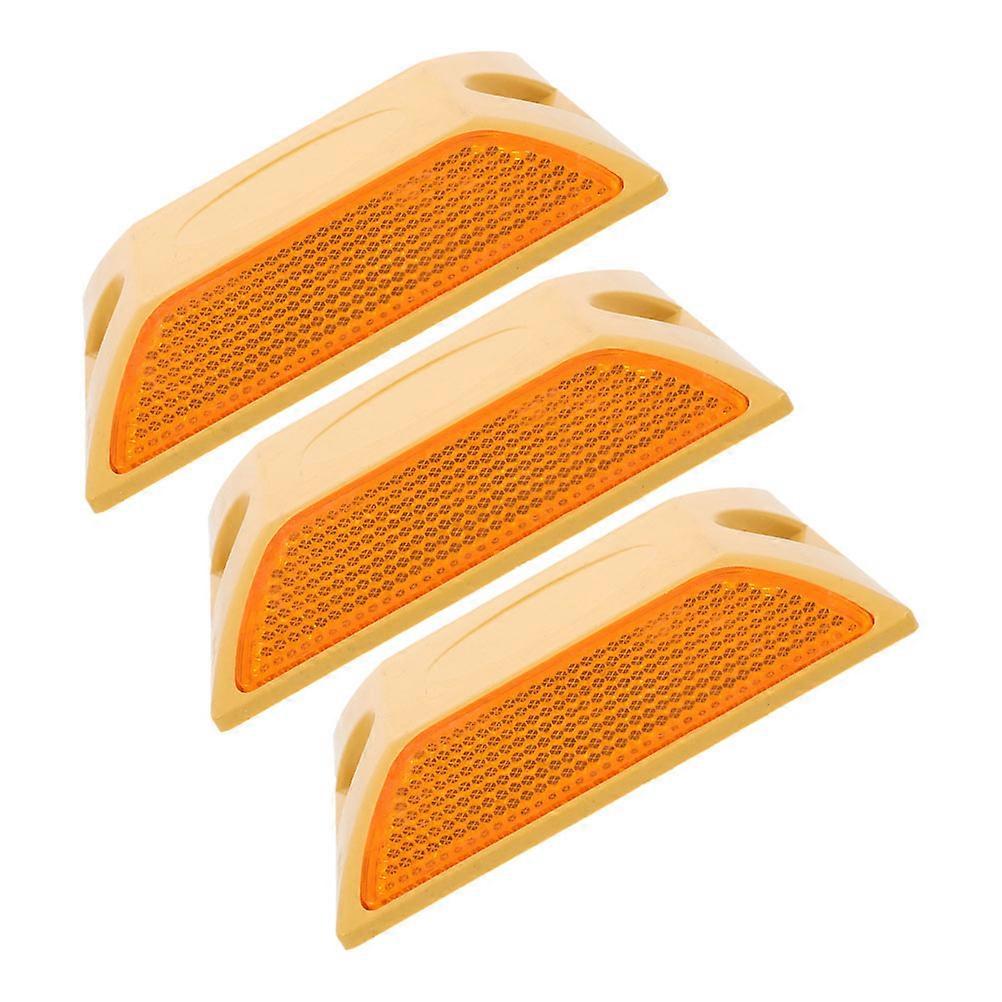 Highway Reflective Road Studs for Safety 3Pcs Durable Plastic Pavement Markers