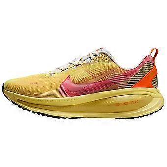Nike Vomero 18 Atmungsaktive, flache Freizeitschuhe für Herren, ideal für Pendler und Läufer, Gelb, IH3576-999