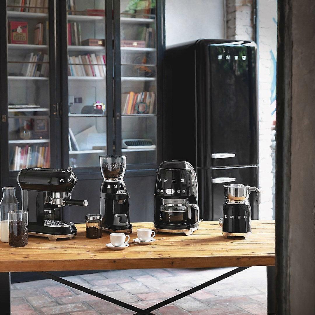 Cafetière à filtre Smeg style années 50 DCF02Bleu Noir