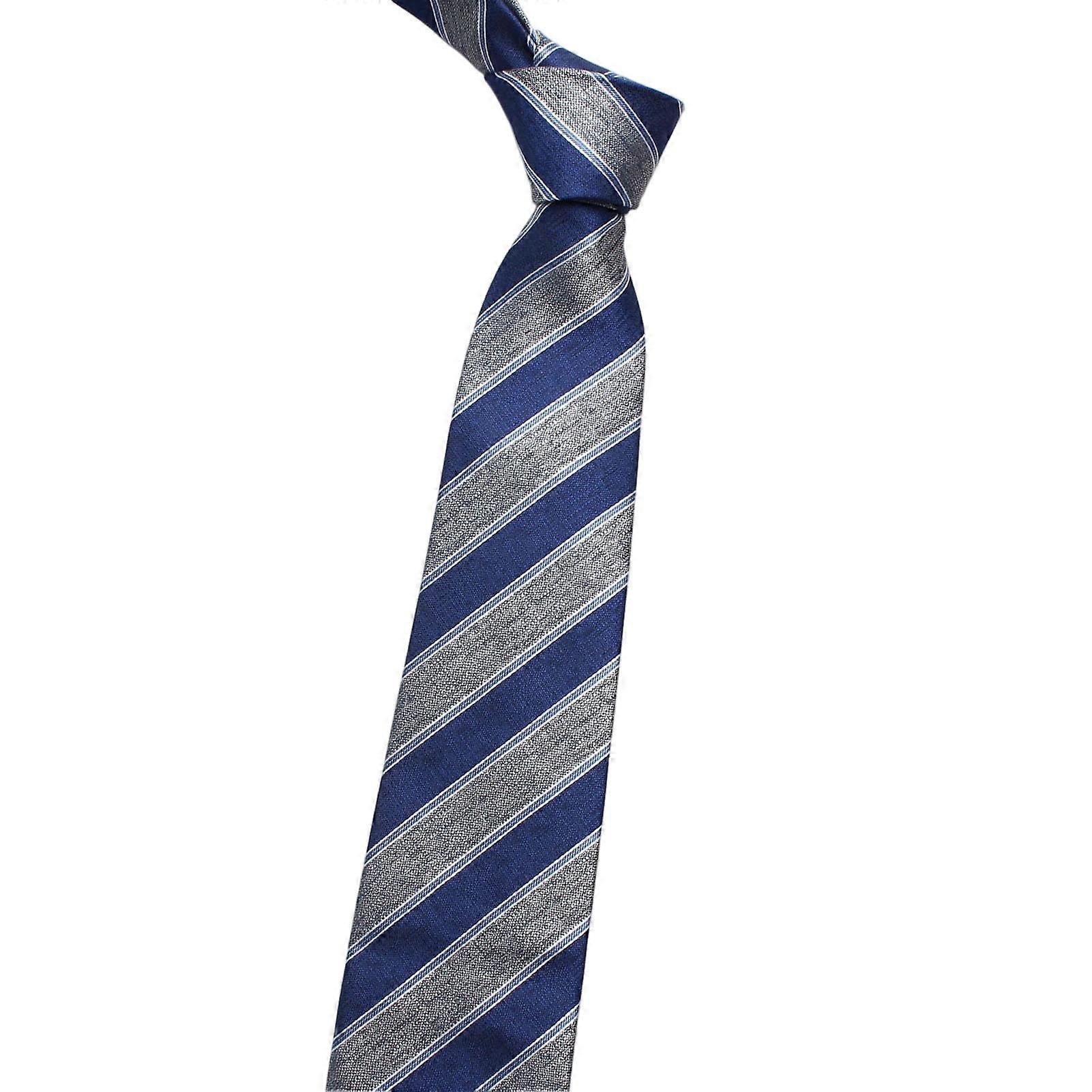 Cravatta elegante in poliestere e seta, versatile per l'ufficio.