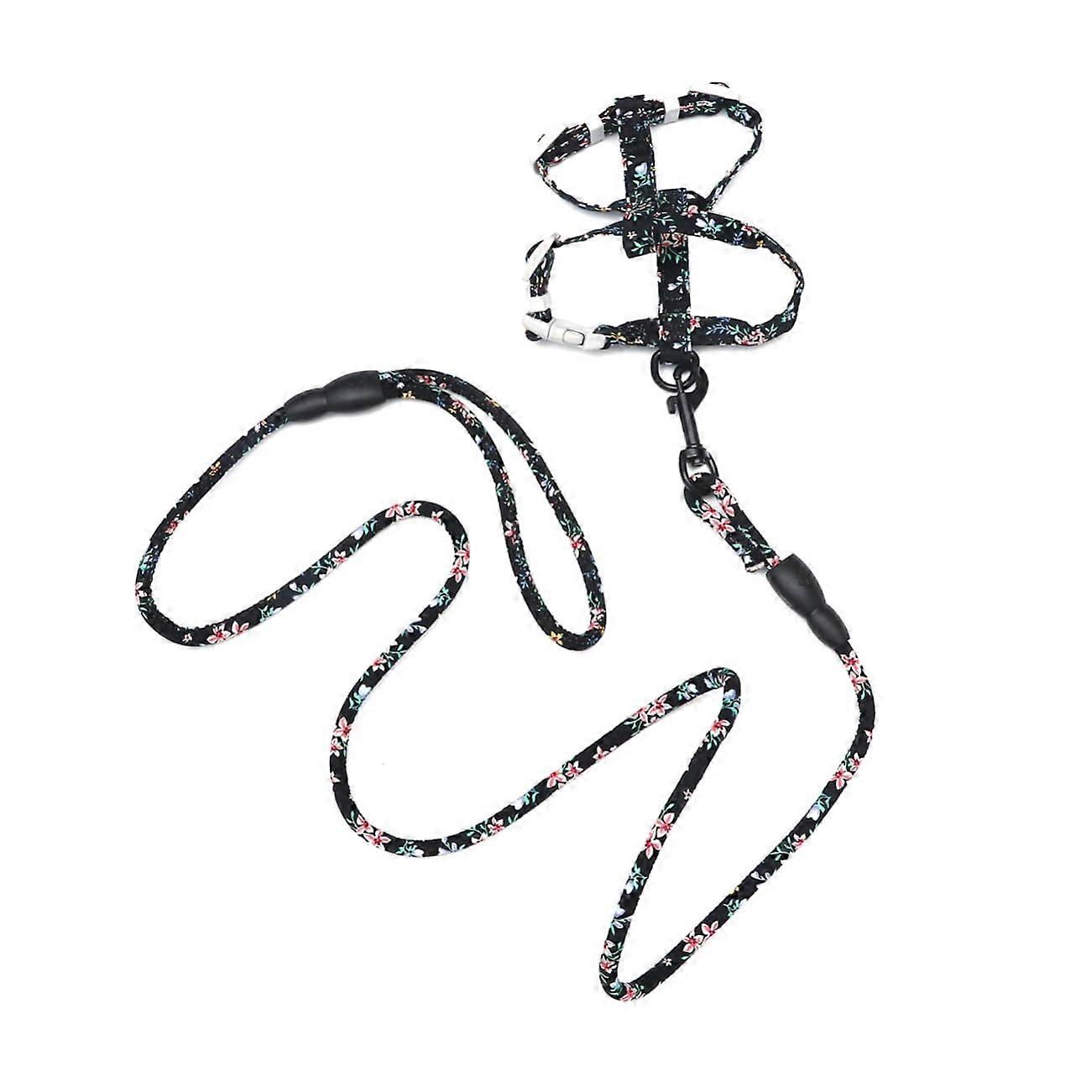 Adjustable cat harness with leash, comfortable cotton strap for cats and kittens, ensuring safe and pleasant outdoor experiences.