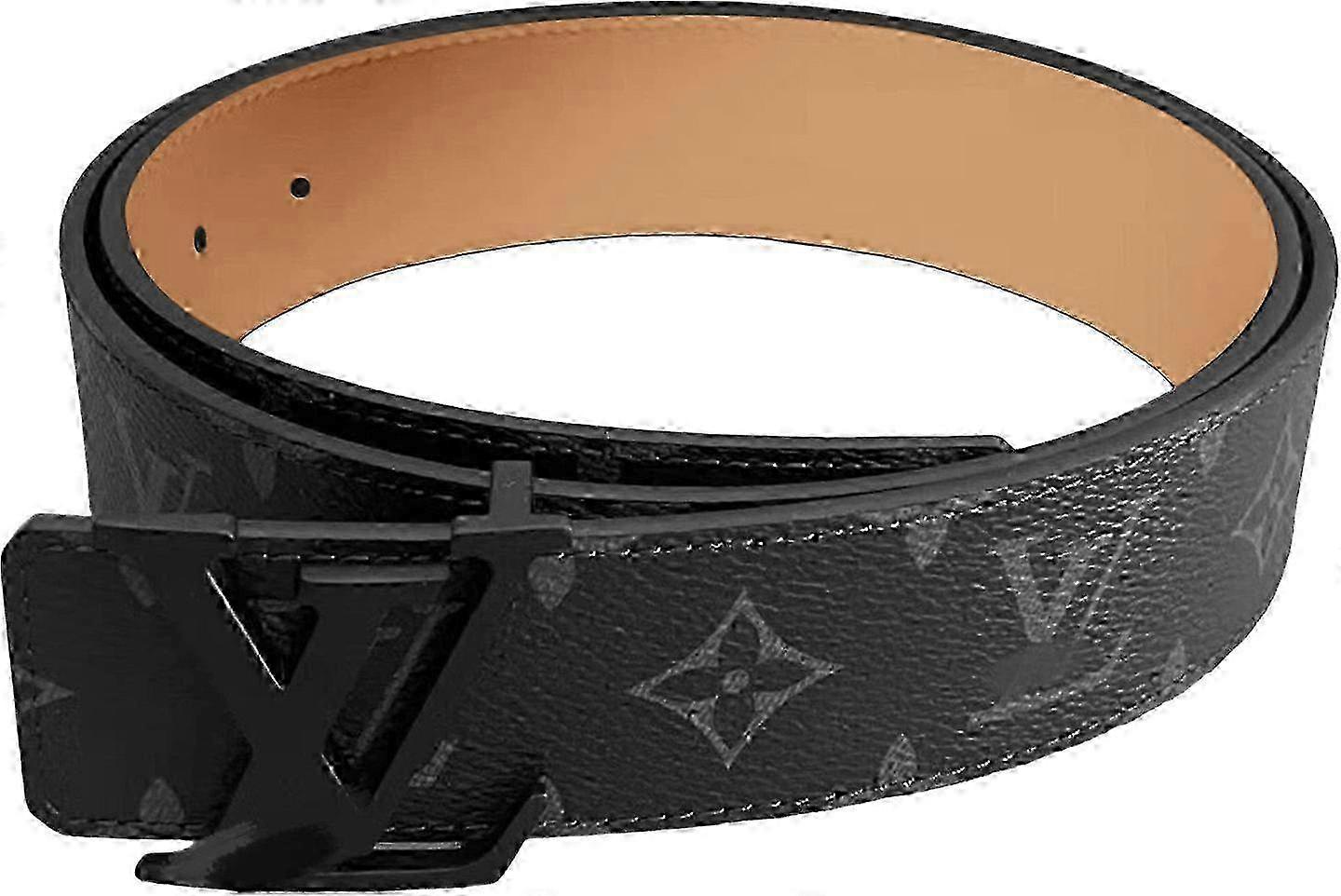 Cinto masculino clássico em couro com estampas atemporais - um presente ideal para qualquer ocasião.