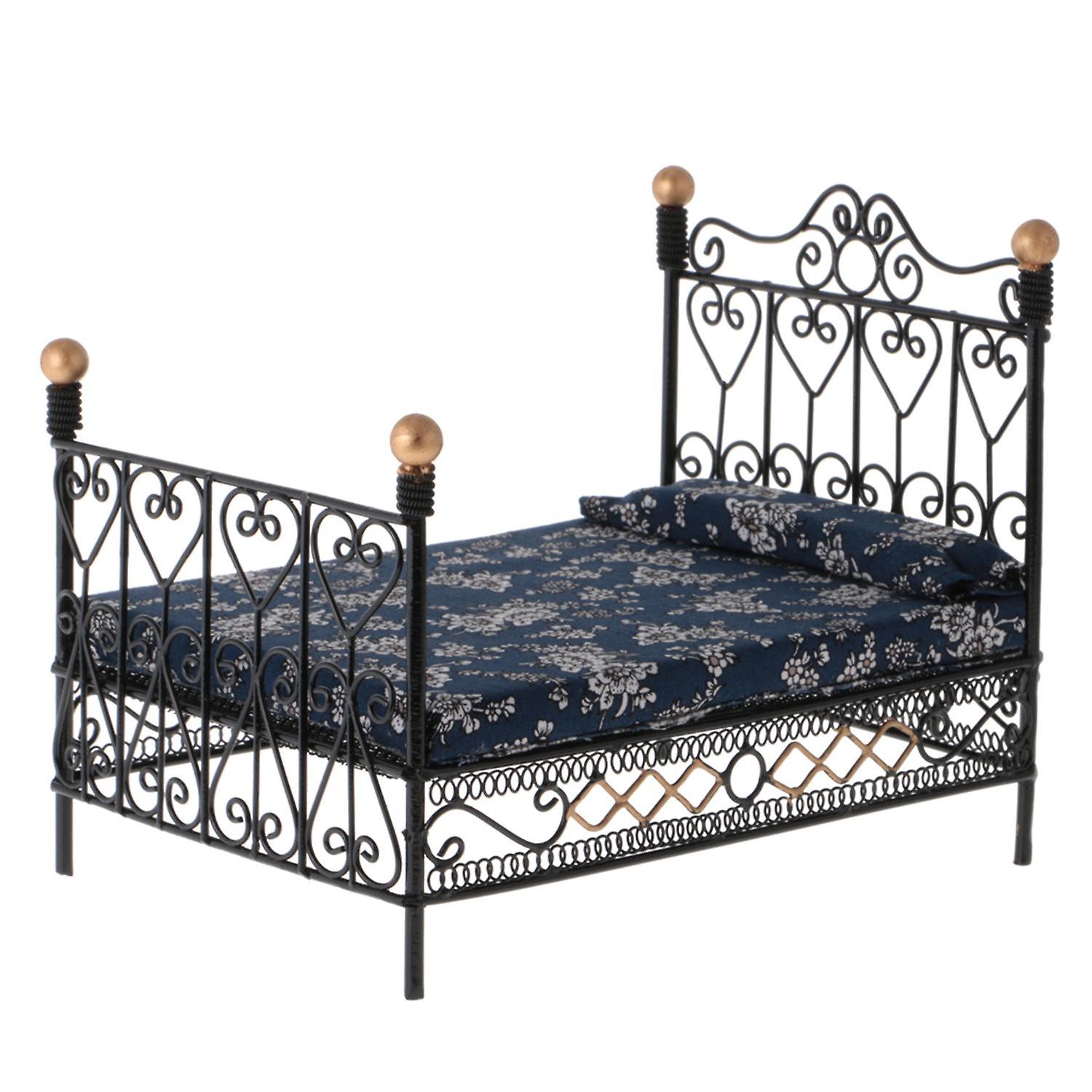 ZHOUBA Dollhouse Bed European Style Accessoires Metal Mini Double Bed Props Fournitures pour la scèn