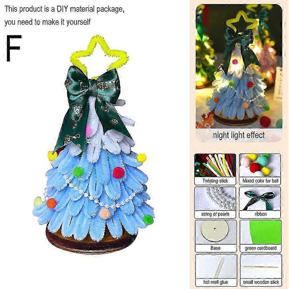 DIY-julgranspysselset med piprensare, träpinnar och julgransprydnader för juldekorationer