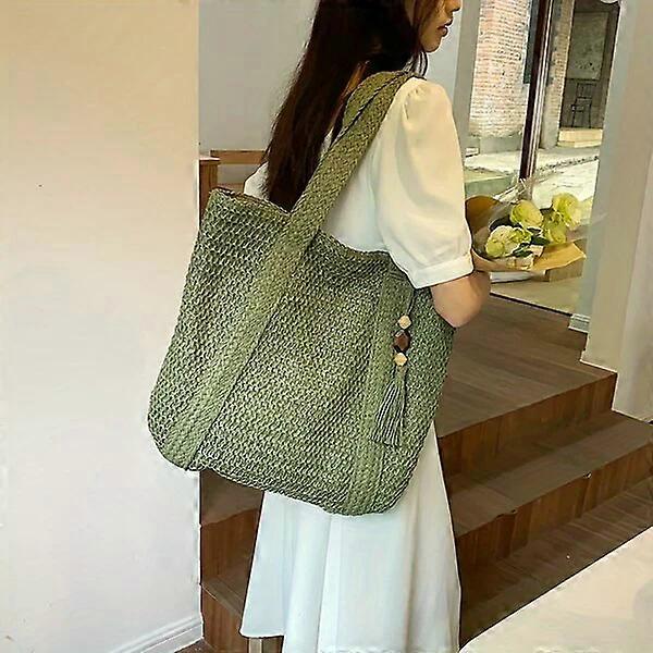 Straw shoulder bag, made of natural materials, lightweight and with large space, suitable for vacations