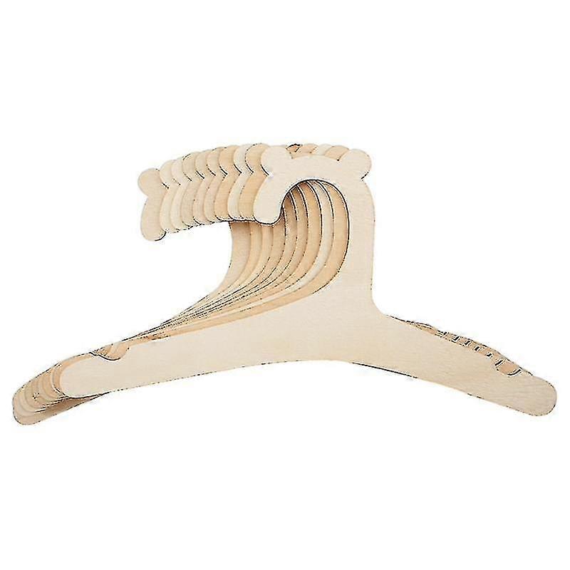 10 perchas creativas de madera para ropa de bebé