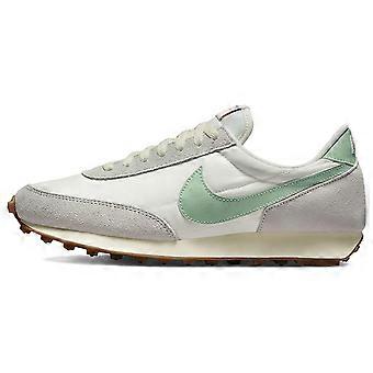 Nike Daybreak Se Enamel Green Women's DX5764-131
