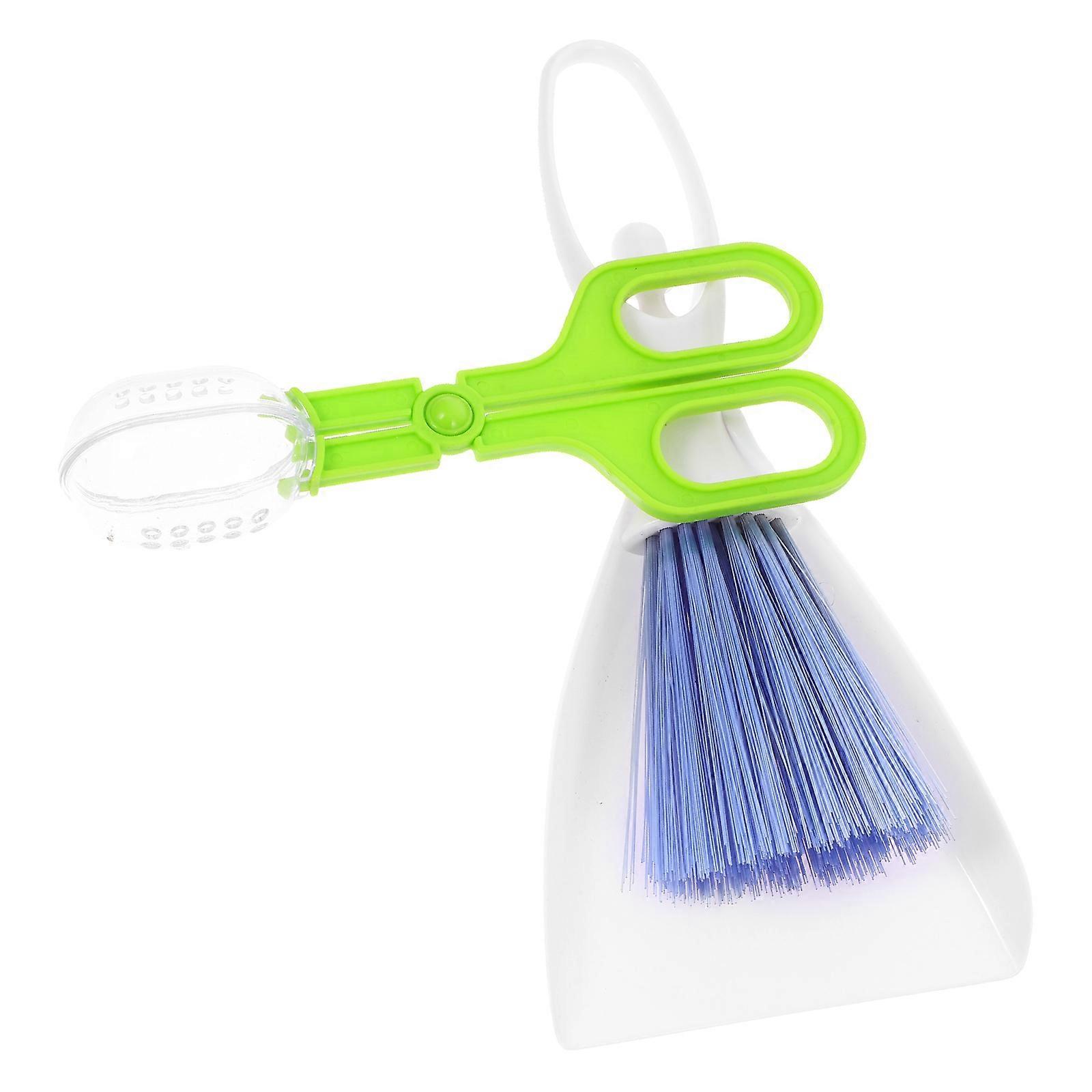 3pcs Mini Broom & Dustpan Set – Lightweight Cleaning Tools with Reptile Tank Clip for Hamsters, Guinea Pigs, and Hedgehogs