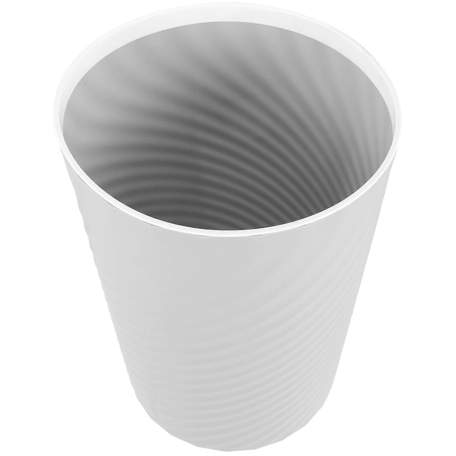 Grey Plastic Trash Can for Outdoor Use with Strong Bearing Capacity and Compressive Resistance