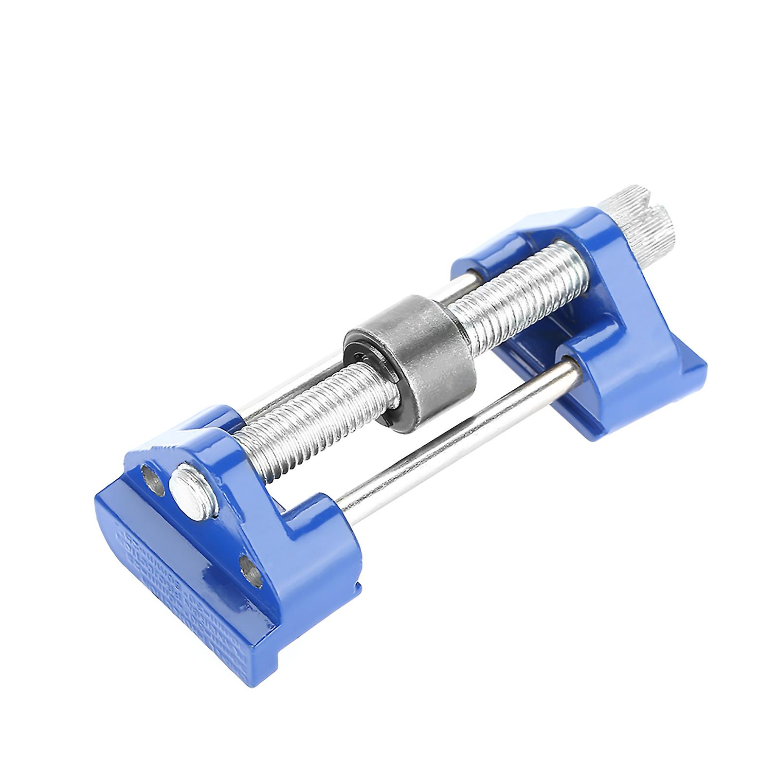 Self-centering sharpening jig for sharpening blades, chisels, plane irons and woodworking tools