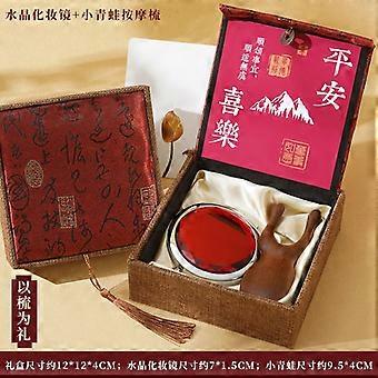 A practical sandalwood comb gift set for mothers, plus option B.