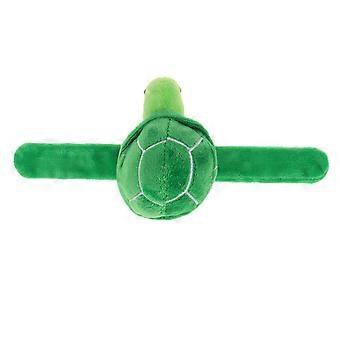 Pluche knuffeldier met dierenprint voor decoratie, gemaakt van zacht groen materiaal.