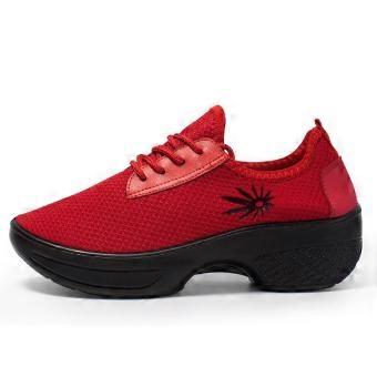 Frühlings- und Sommerschuhe: Damenmodelle mit gepolsterten Sohlen, atmungsaktive Freizeitschuhe, Laufschuhe, Damen-Sneakers.