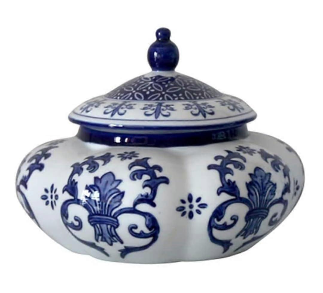 Blue and White Ginger Jar with Lid Chinese Porcelain Vase for Elegant Floral Display and Storage