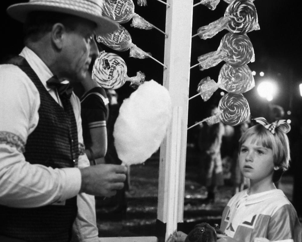 Paper Moon Poster