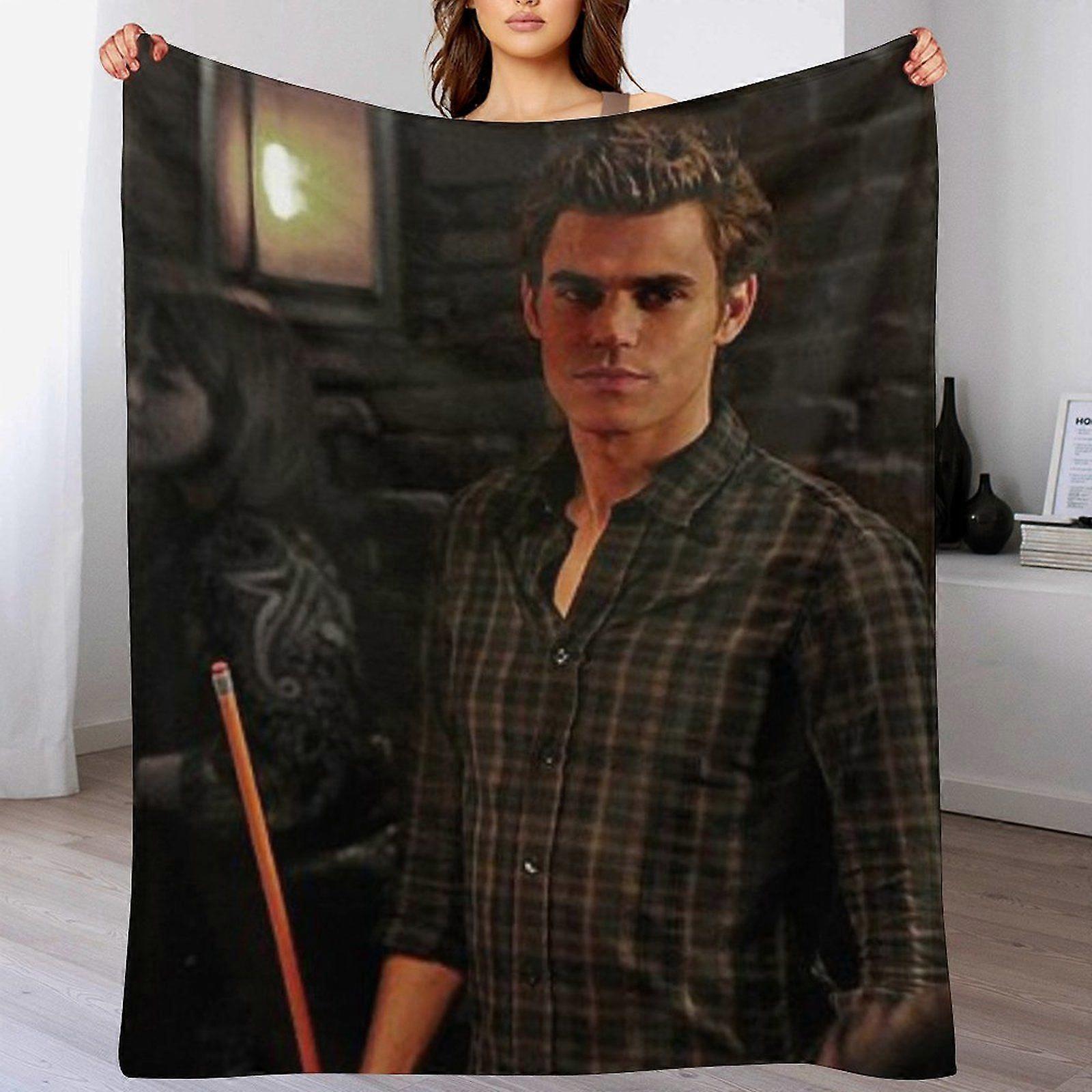 Manta dobrável e leve Stefan Salvatore para sofá externo no inverno, em veludo de secagem rápida.