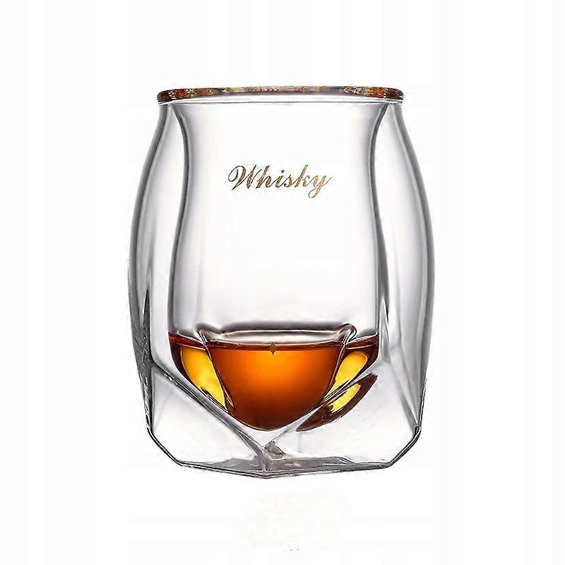 Caneca com um copo de vidro duplo para uísque