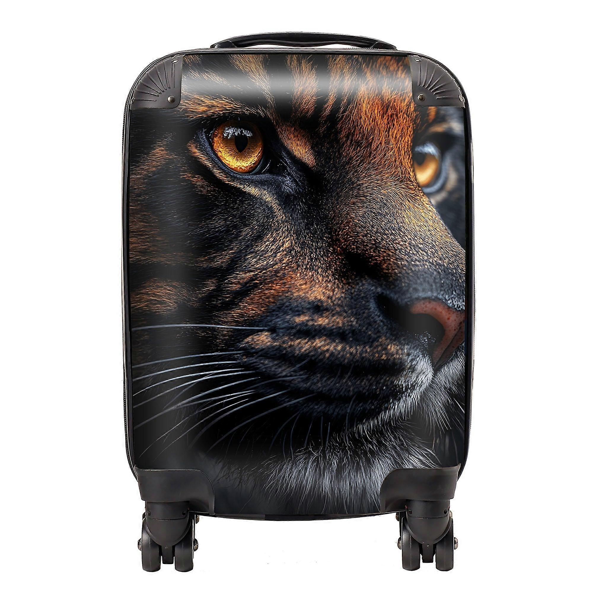 Finn Wilder: 00010 Suitcase