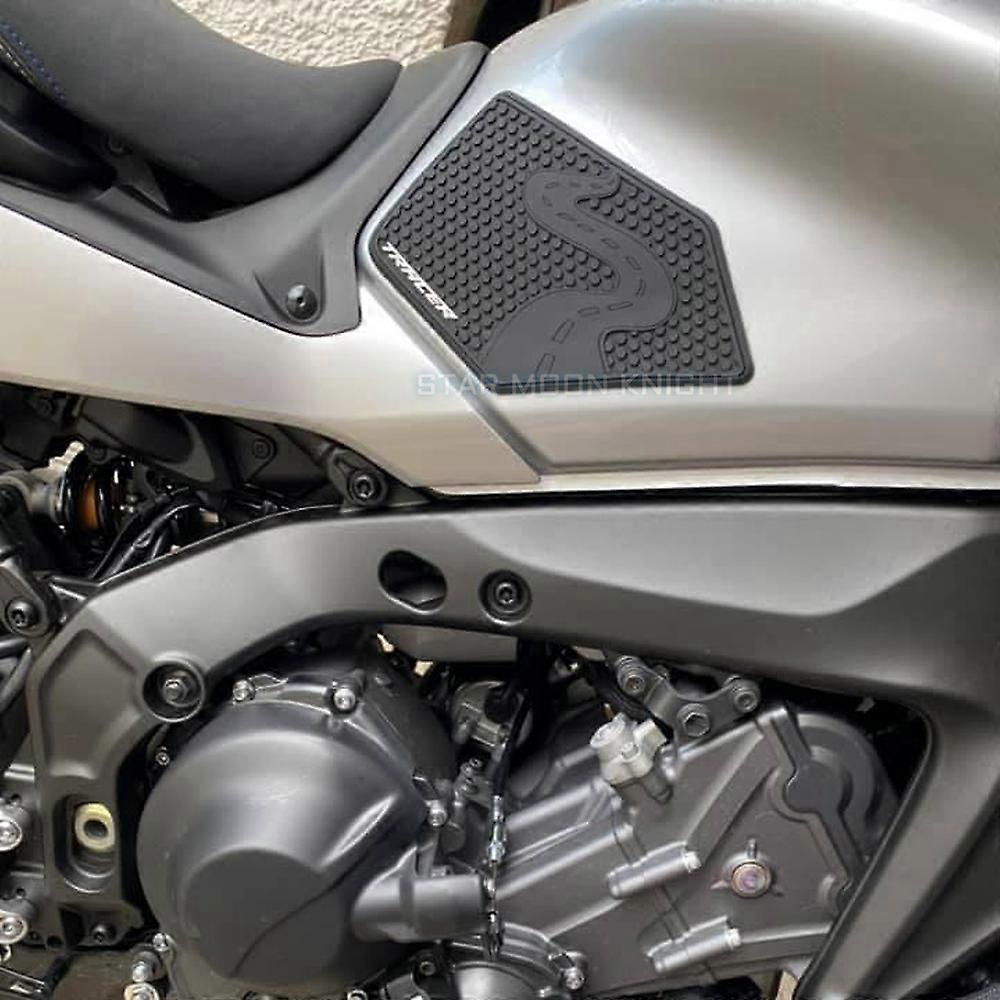 Carbon-Look Tank Pad – For Yamaha Tracer & MT-09