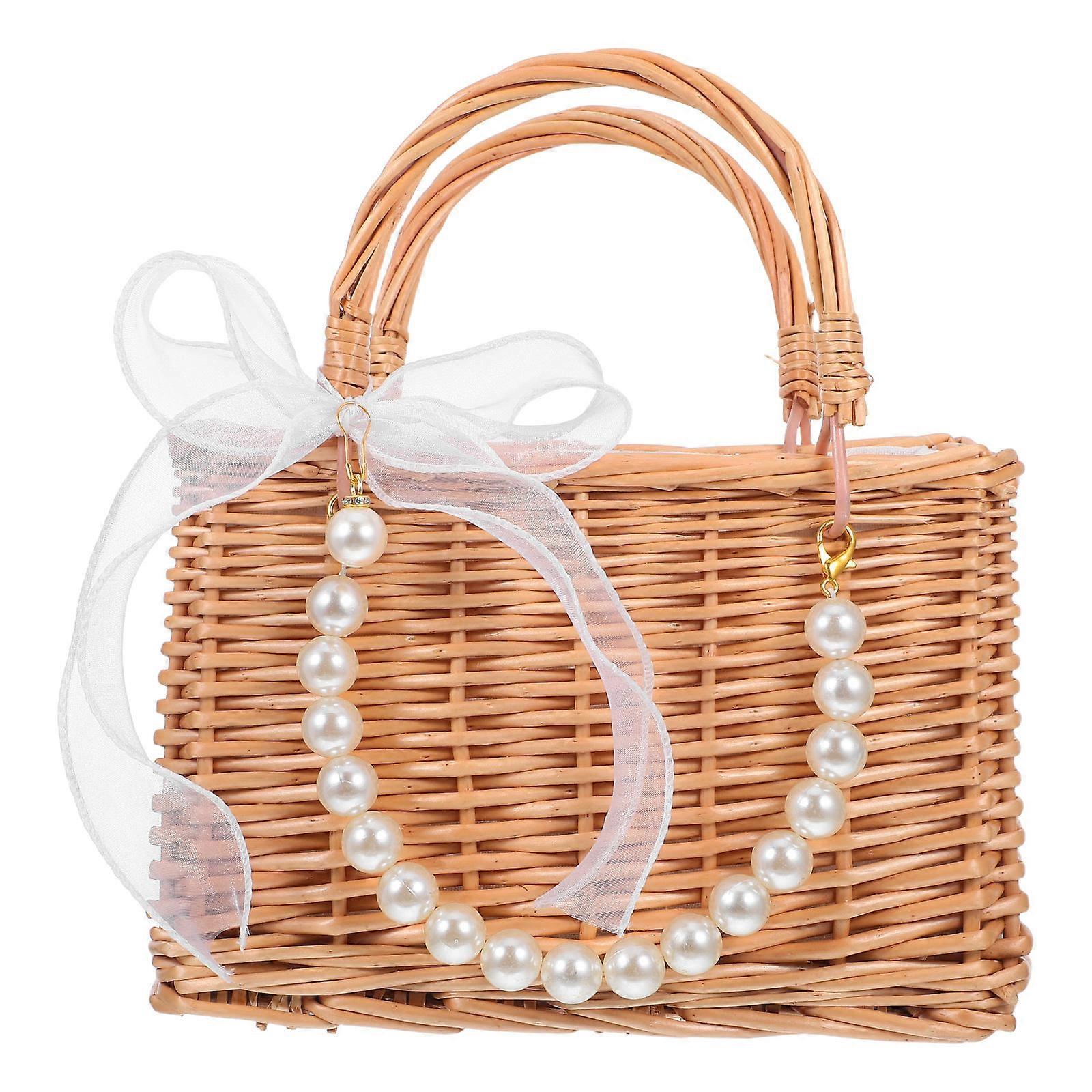 Panier en osier avec anse, marron clair, orné de perles, idéal pour la décoration.