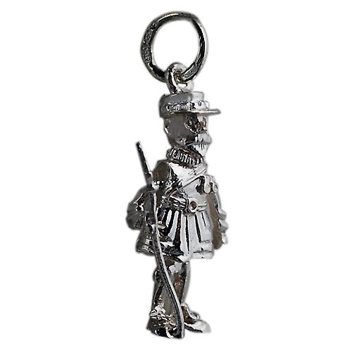 Silver 20x10m moveable Beefeater Pendant or Charm