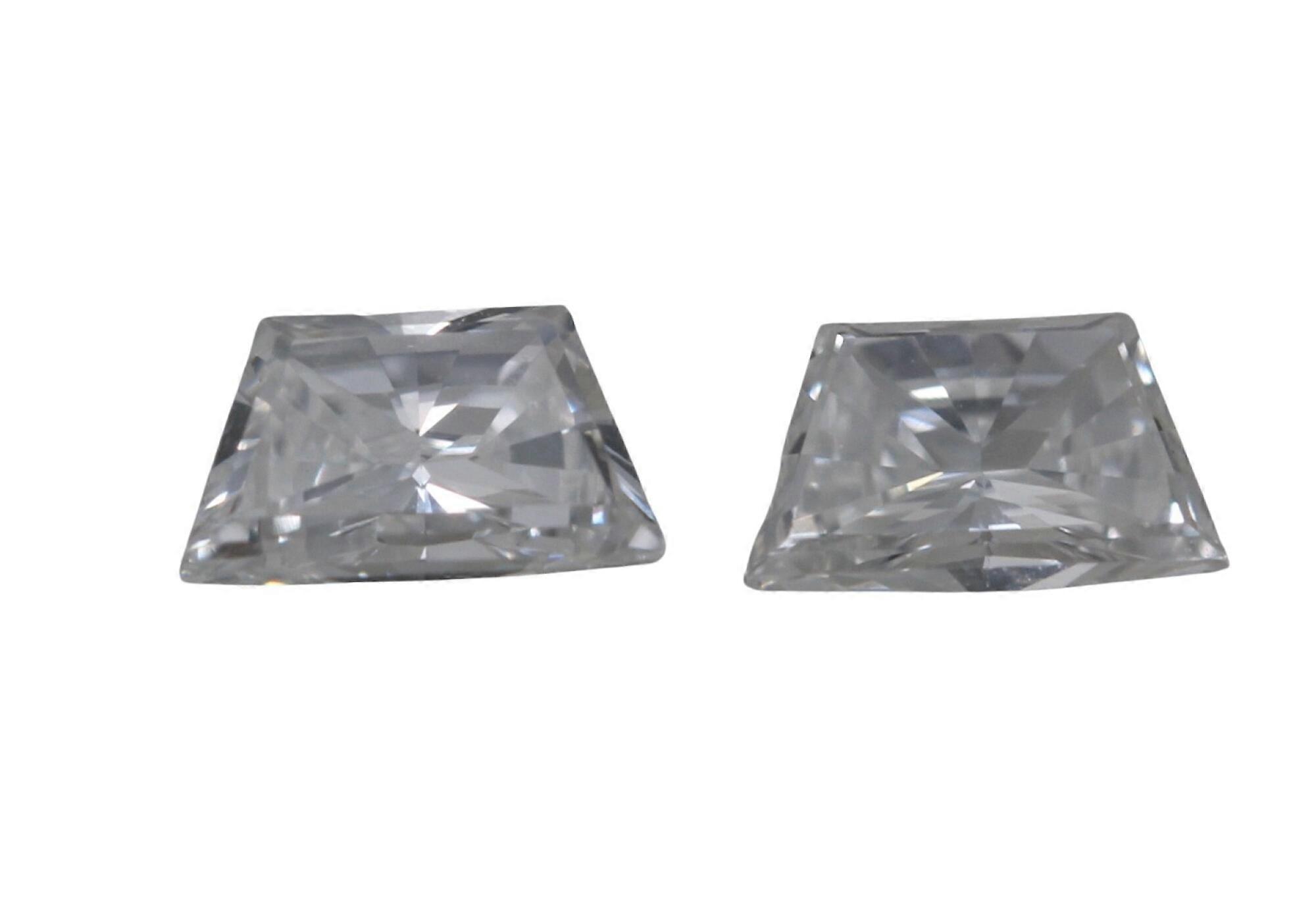 A Pair of Trapezoid Cut Natural Mined Loose Diamonds (0.6 Ct,F Color,VVS2 Clarity)