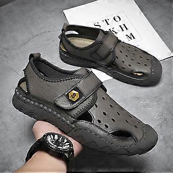 Sommer Menn Sandaler Lær Designer Hule Sandaler Menn Myke Utendørs Håndlagde Sandaler Pustende Man Fritidssko Zapatos Hombre
