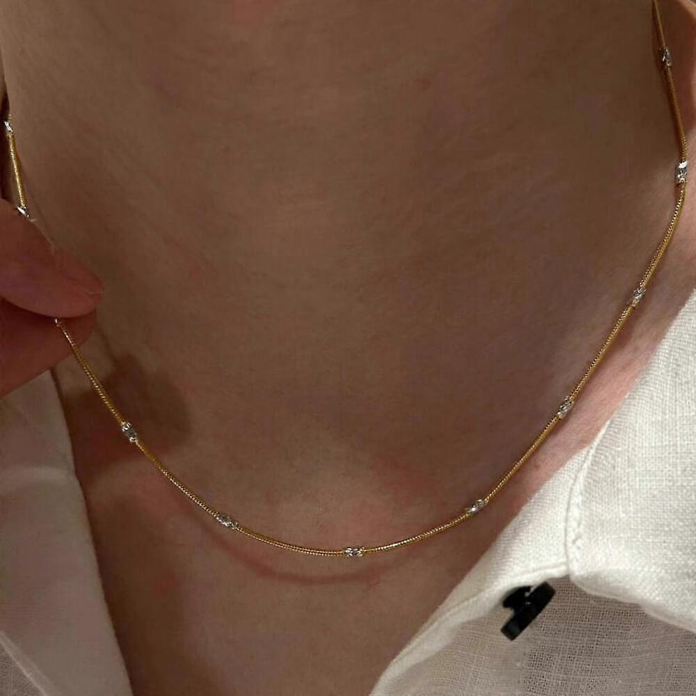 This women's snake chain features a simple design with a subtle sheen, making it an elegant layering and everyday accessory.