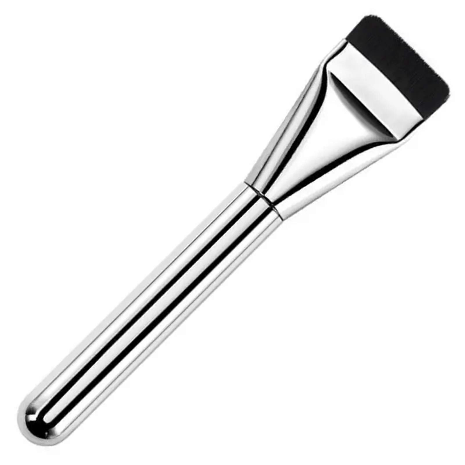 High density blending brush Ergonomic handle for precise application. Professional salon use