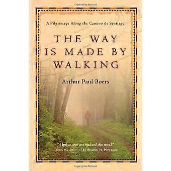 O Caminho se Faz Caminhando: Uma Peregrinação ao Longo do Caminho de Santiago - Arthur Paul Boers - Livro em Brochura - em inglês
