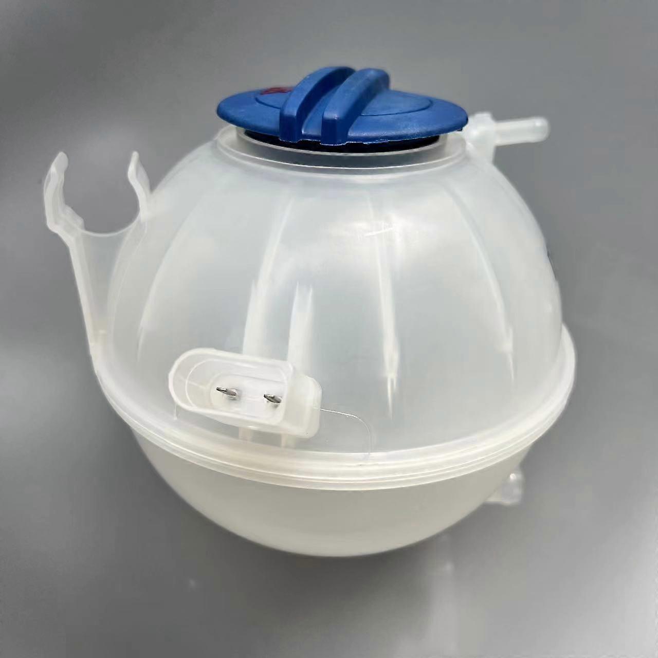 Automobile antifreeze tank, compatible with multiple car models, ensuring the operation of the cooling system