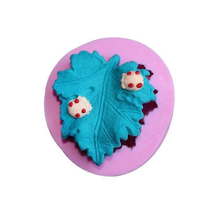 Three-dimensional maple leaf ladybug shape cake mold - 1PC