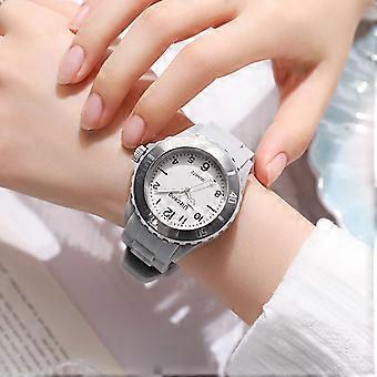 Children's smartwatches for elementary school students, featuring a macaron-inspired design, fresh and sporty colors reminiscent of jelly candy.