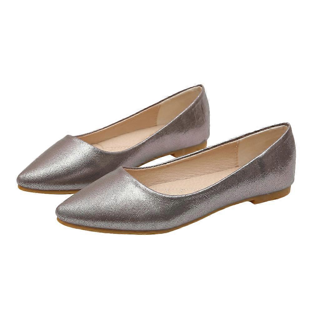 Durable Flat Shoes for Women, Combining Style and Reliable Performance