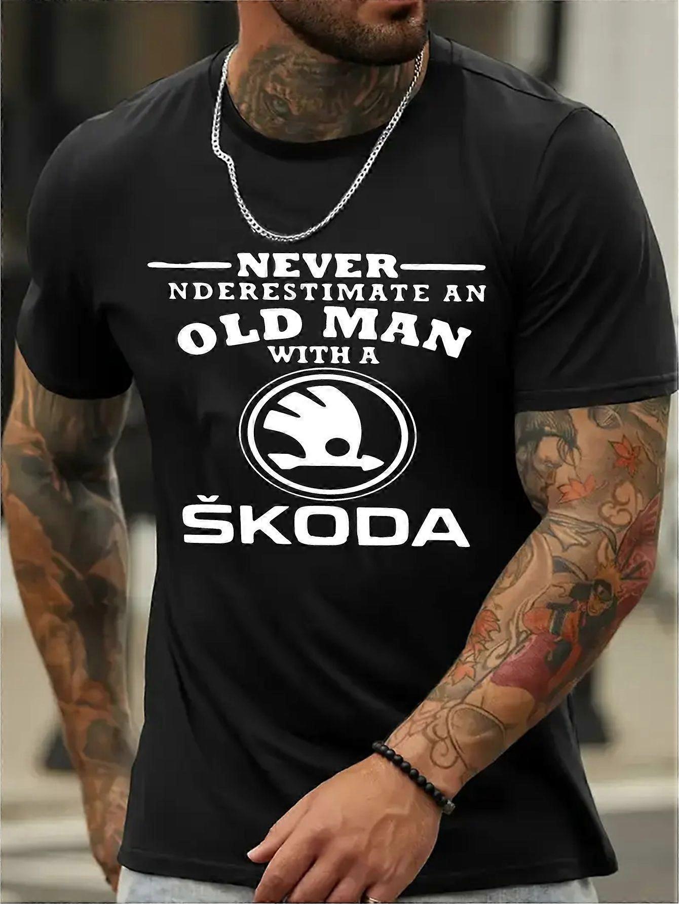 חולצת טריקו גרפית סמל מכונית סקודה לגברים - "לעולם אל תזלזל בזקן לגבר" עיצוב וינטג', כותנה רכה microstretch, נושם-ZWRYU232