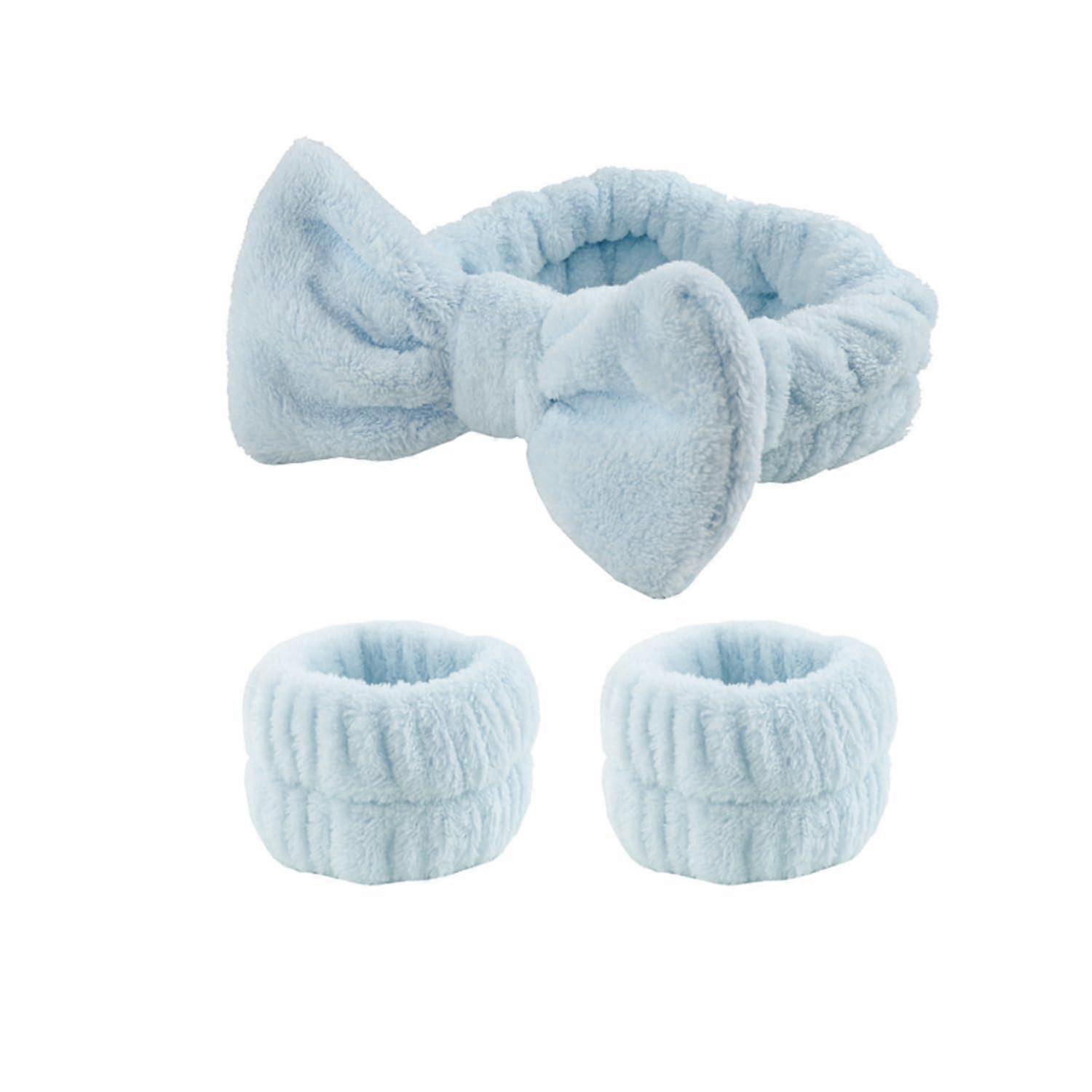 Coral Velvet Headband: Elevate your style with this trendy statement piece