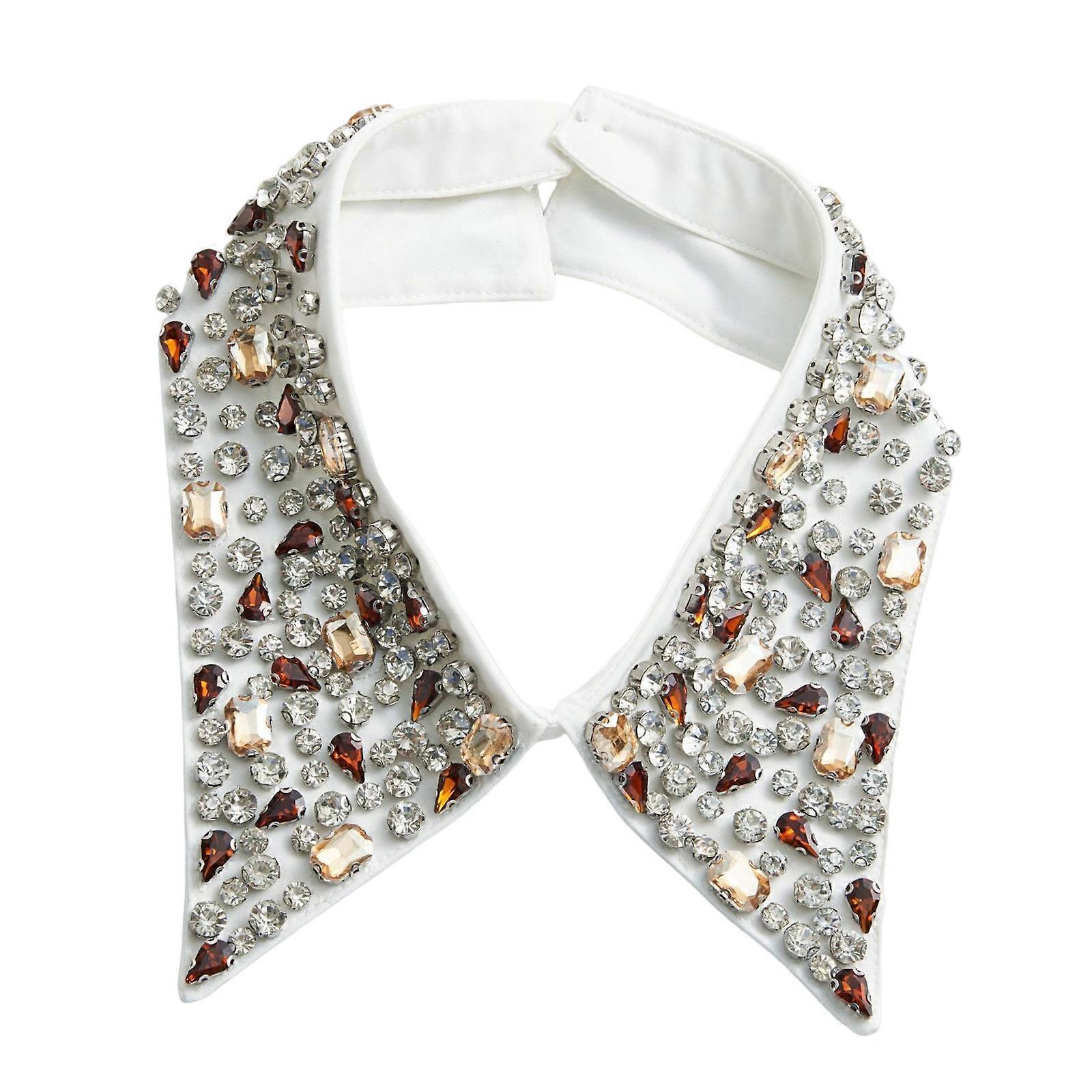 Faux col amovible blanc, accessoire tendance pour pulls et robes, orné de strass. Idéal pour le bureau.