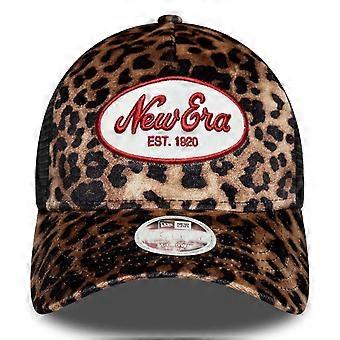 New Era Womens 9FORTY Trucker Cap - Light Beige