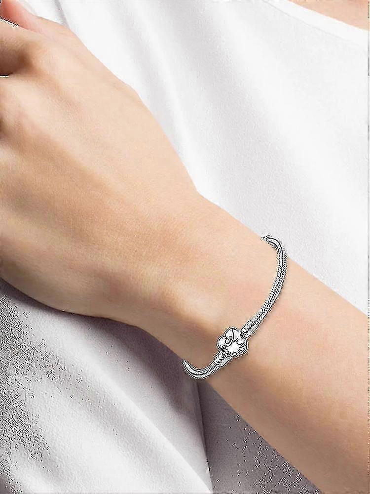 Snake Pattern Knitted Bracelet Featuring a Cylinder Fastener