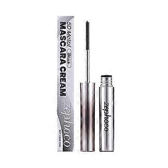 Zephoco Black Mascara is licht, zacht en vlekt niet snel. Het fixeert op natuurlijke wijze en ziet er prachtig uit.