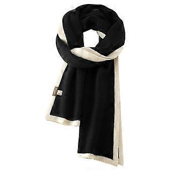Soft knit scarf for women, warm cashmere-style winter shawl, ideal for combining comfort and elegance.