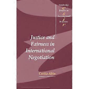 Justiça e Equidade nas Negociações Internacionais - Cecilia Albin - Livro em Brochura - Inglês - Ciência, Medicina e Natureza