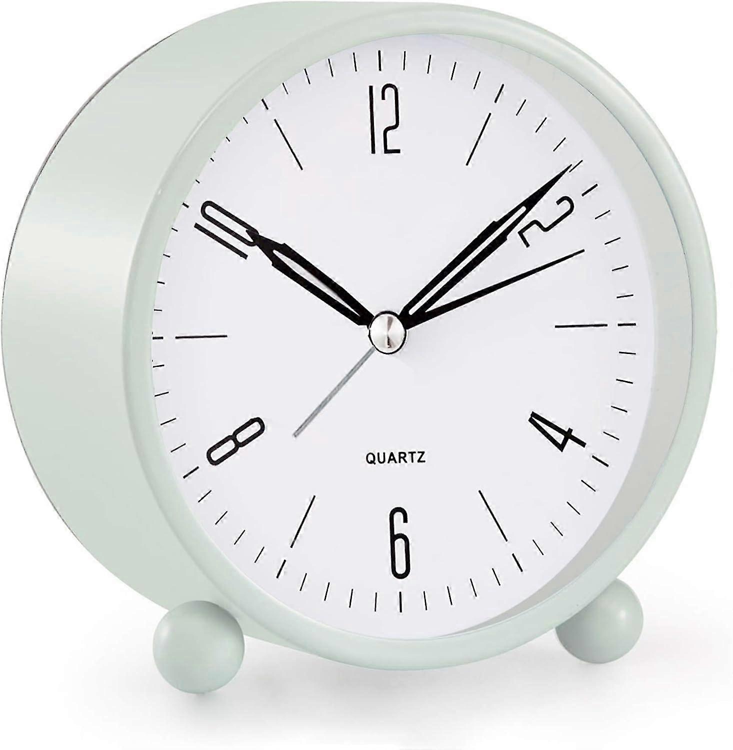 Analog alarm clock, 4-inch ultra-quiet non-ticking hour clock with night light, battery-operated, si