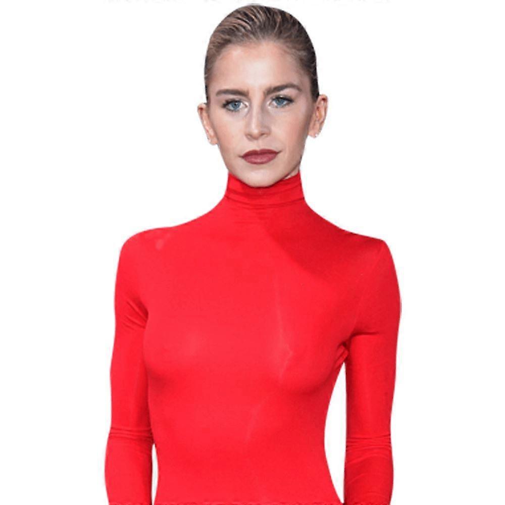 Caroline Daur (rode jurk) half body buddy-uitsparing