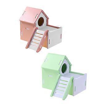Hamsterhuis van hout met twee verdiepingen en een ladder, een villa voor kleine huisdieren om in te slapen.