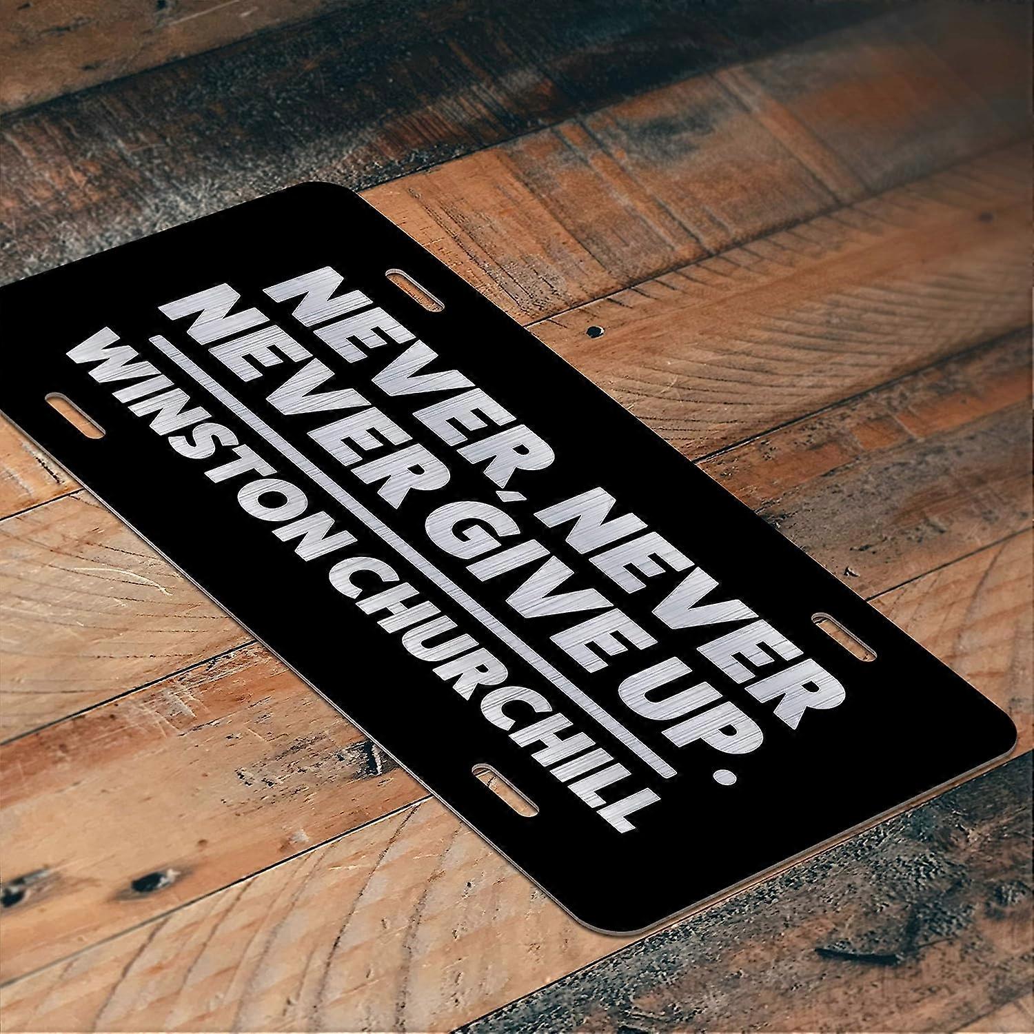 Placa de Licença de Vaidade Winston Churchill Never Give Up | Alumínio Gravado | 6 polegadas por 12 polegadas | Carro Caminhão RV Trailer Wall Shop Man Cave |