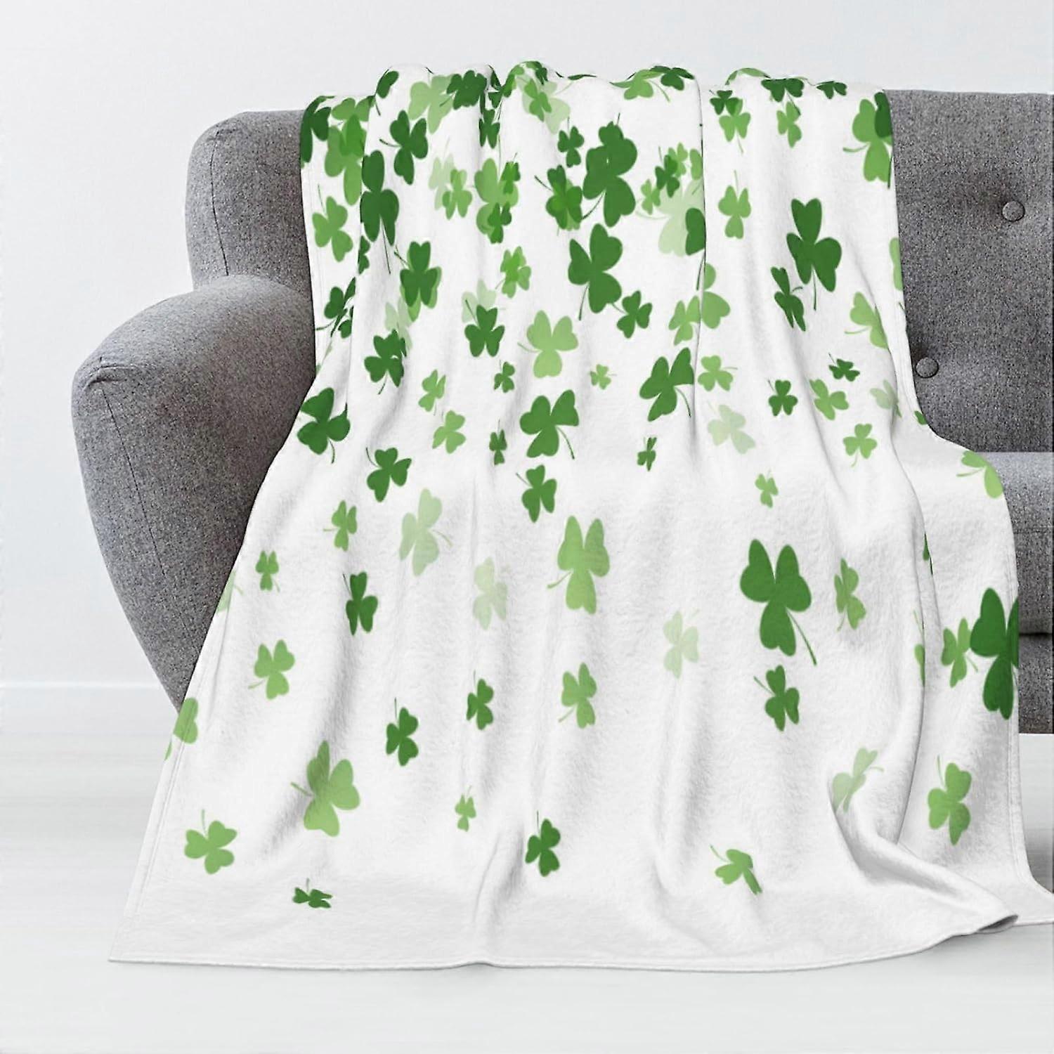 بطانية عيد القديس باتريك هدايا عيد القديس باتريك البرسيم الأخضر بطانية سرير من الفانيلا الناعمة وخفيفة الوزن لغرفة المعيشة أريكة 30 × 40 بوصة للأطفال