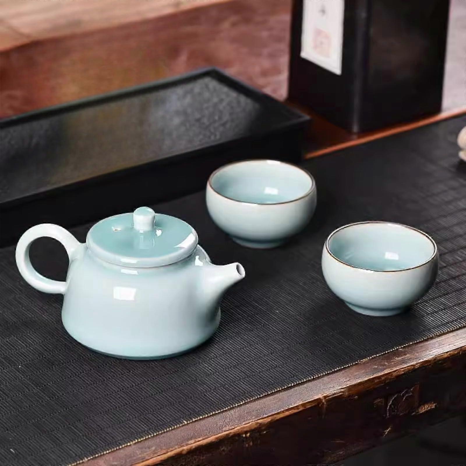 Jingdezhen Kungfu Tea Set 220ml Blue and White Porcelain Teapot with 2 Cups for Gift